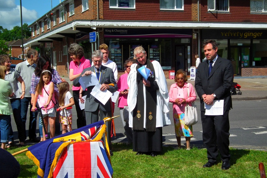 Canon David Tickner leading the service